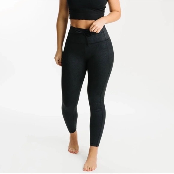 ZYIA Pants - Zyia Black Shimmer Drawstring Lux 7/8 Leggings Size 6-8 NWT